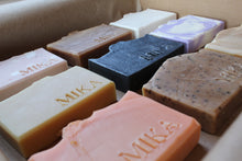 Cargar imagen en el visor de la galería, Caja Sorpresa | 9 jabones