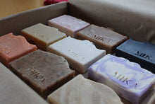 Cargar imagen en el visor de la galería, Caja Sorpresa | 9 jabones