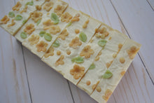 Load image into Gallery viewer, Yellow Soap Memories + 12 pcs